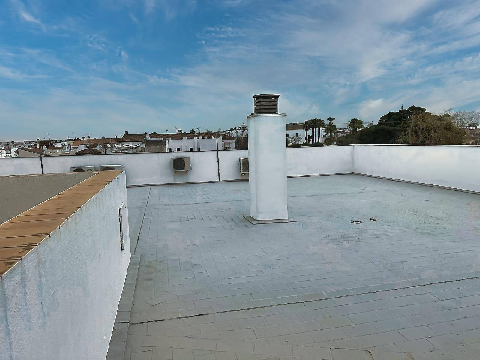3 bedroom Apartment for sale in Chiclana de la Frontera with garage - € 160,000 (Ref: 9648075)