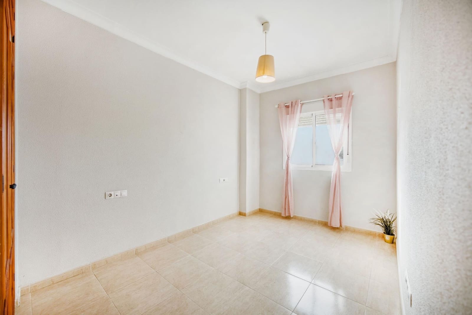 2 bedroom Flat for sale in Chiclana de la Frontera - € 137,990 (Ref: 9683502)