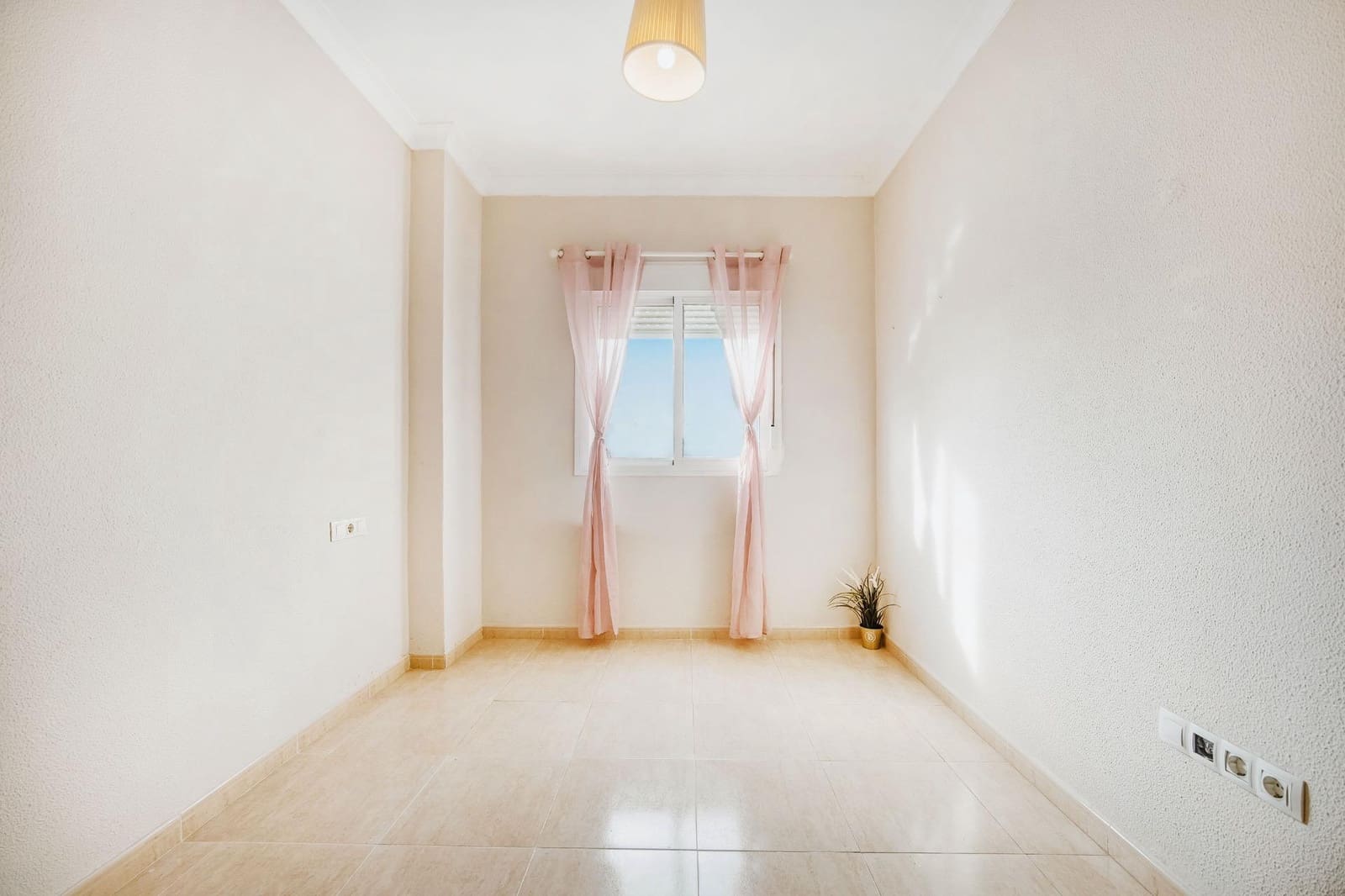 2 bedroom Flat for sale in Chiclana de la Frontera - € 137,990 (Ref: 9683502)