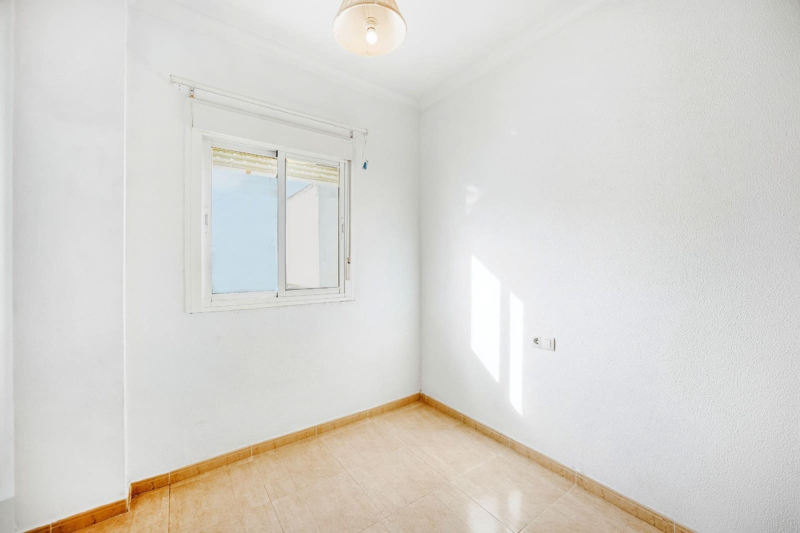 2 bedroom Flat for sale in Chiclana de la Frontera - € 137,990 (Ref: 9683502)