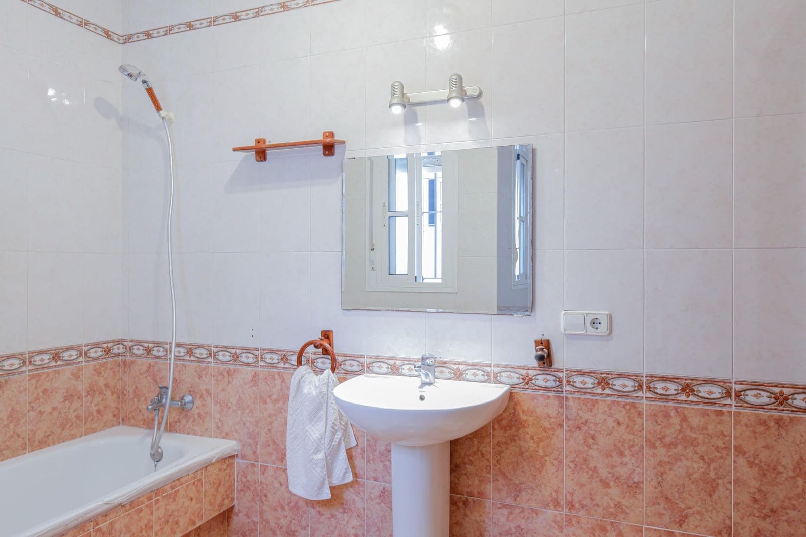 2 bedroom Flat for sale in Chiclana de la Frontera - € 179,990 (Ref: 9726615)