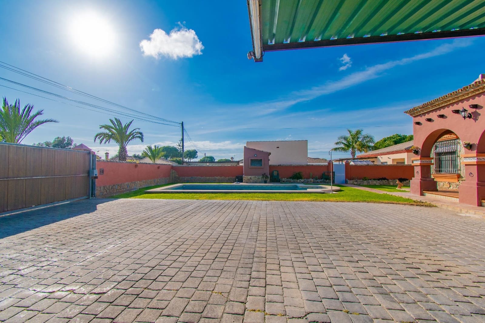 5 Zimmer Villa zu verkaufen in Chiclana de la Frontera - 470.000 € (Ref: 9726616)