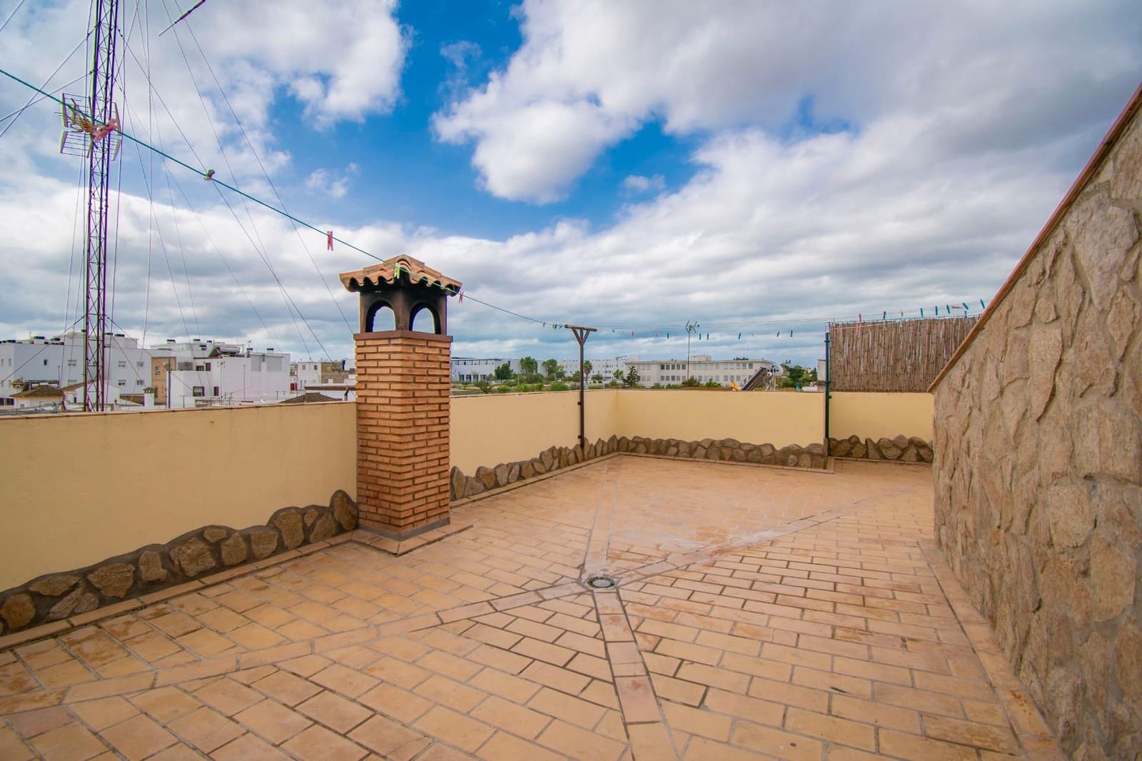 4 makuuhuone Rivitalo myytävänä paikassa Chiclana de la Frontera - 199 990 € (Ref: 9788370)