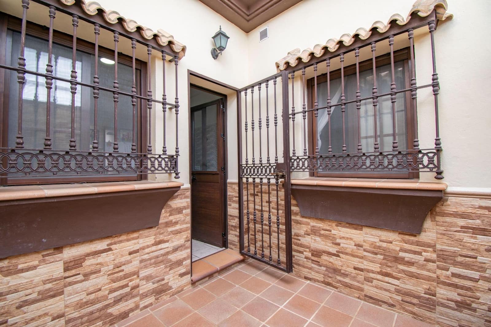 4 makuuhuone Rivitalo myytävänä paikassa Chiclana de la Frontera - 199 990 € (Ref: 9788370)