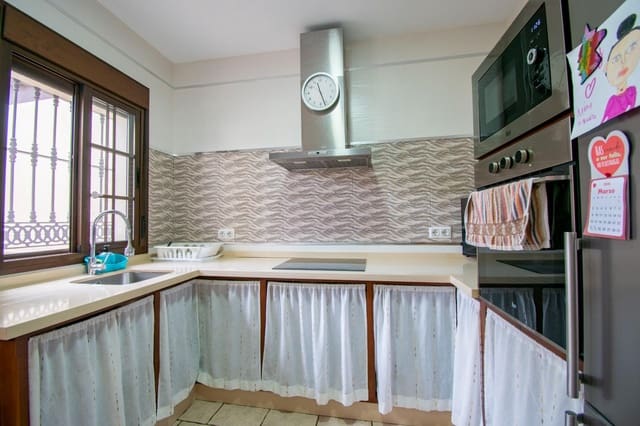 4 slaapkamer Rijtjeshuis te koop in Chiclana de la Frontera - € 199.990 (Ref: 9788370)