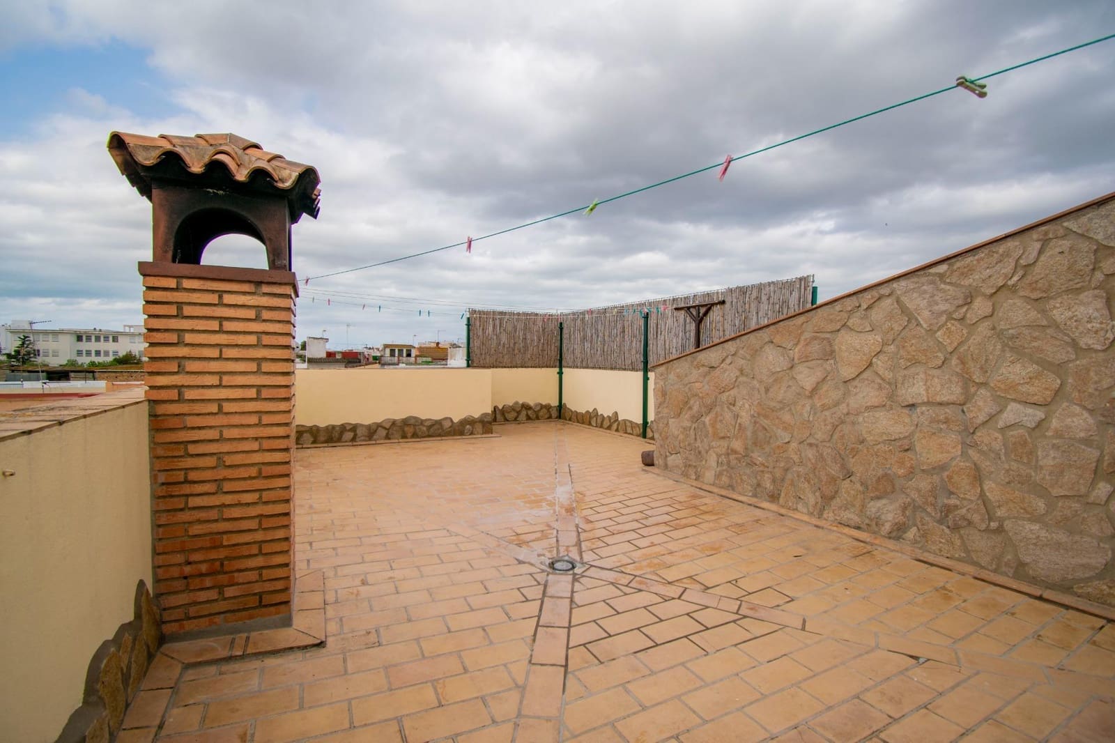 4 makuuhuone Rivitalo myytävänä paikassa Chiclana de la Frontera - 199 990 € (Ref: 9788370)