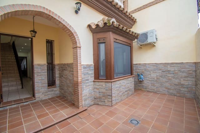 Adosado de 4 habitaciones en Chiclana de la Frontera en venta - 199.990 € (Ref: 9788370)
