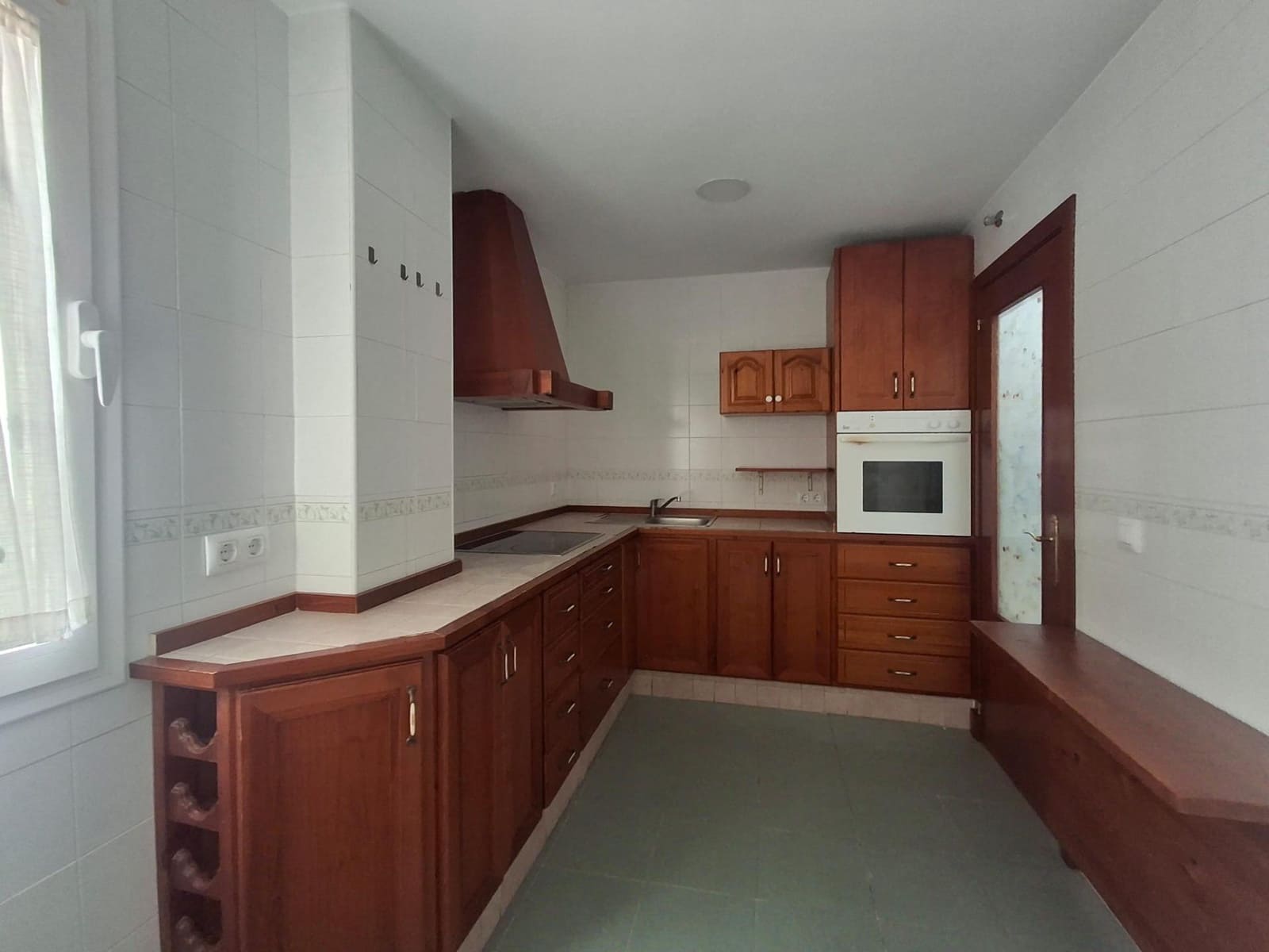 3 slaapkamer Flat te huur in Chiclana de la Frontera met garage - € 800 (Ref: 9811552)