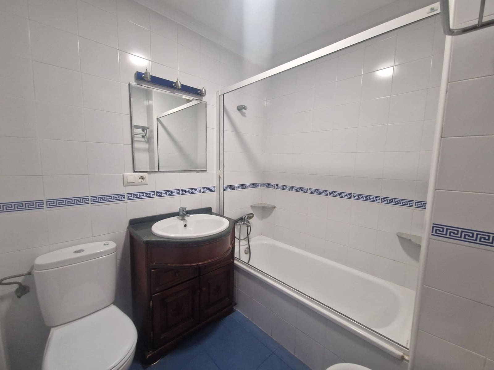 3 slaapkamer Flat te huur in Chiclana de la Frontera met garage - € 800 (Ref: 9811552)