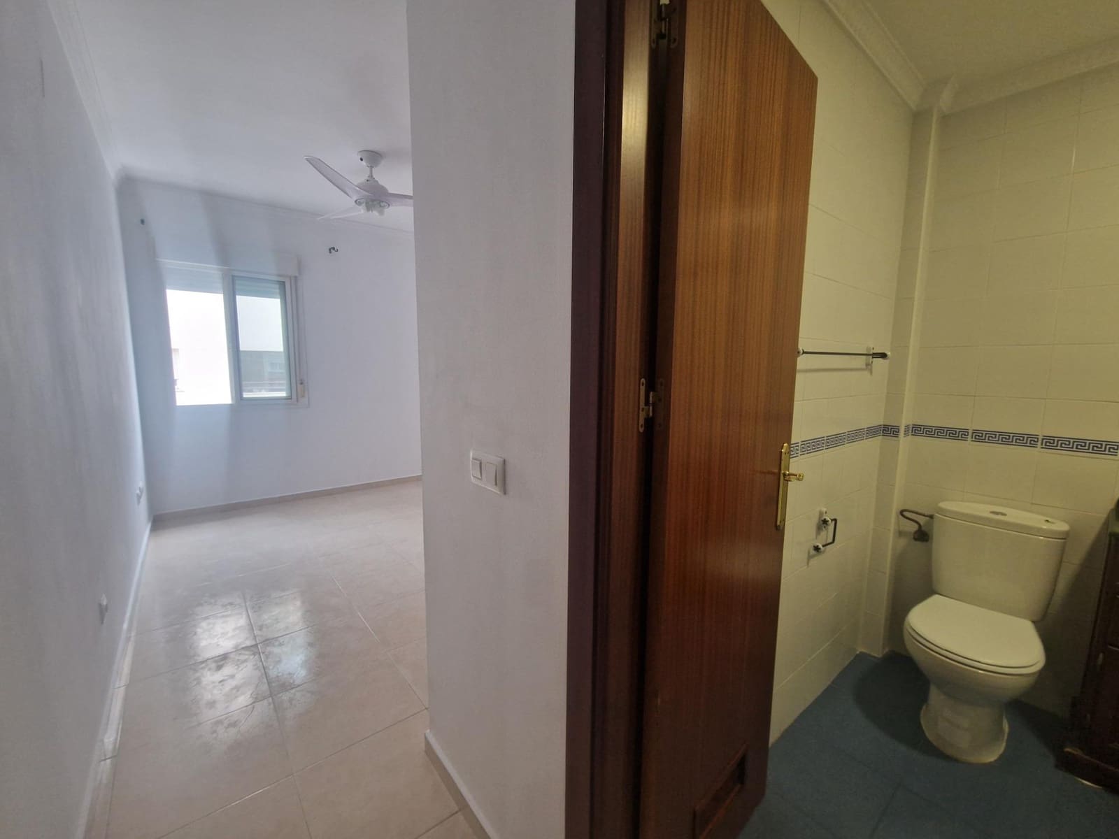 3 slaapkamer Flat te huur in Chiclana de la Frontera met garage - € 800 (Ref: 9811552)
