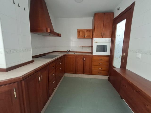 3 slaapkamer Flat te huur in Chiclana de la Frontera met garage - € 800 (Ref: 9811552)