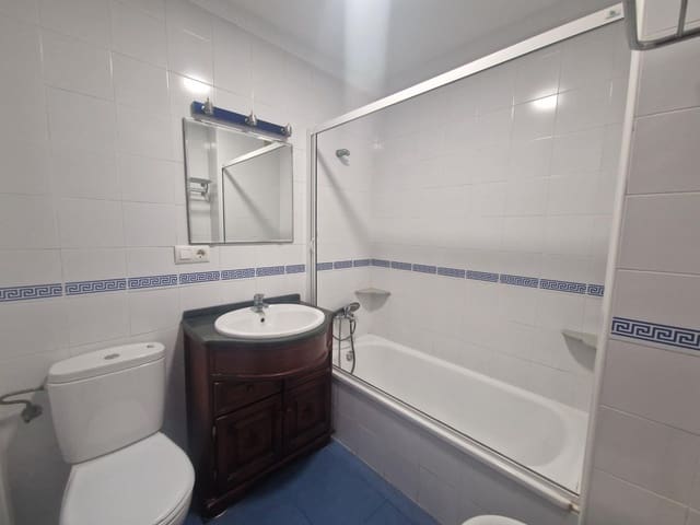 3 slaapkamer Flat te huur in Chiclana de la Frontera met garage - € 800 (Ref: 9811552)
