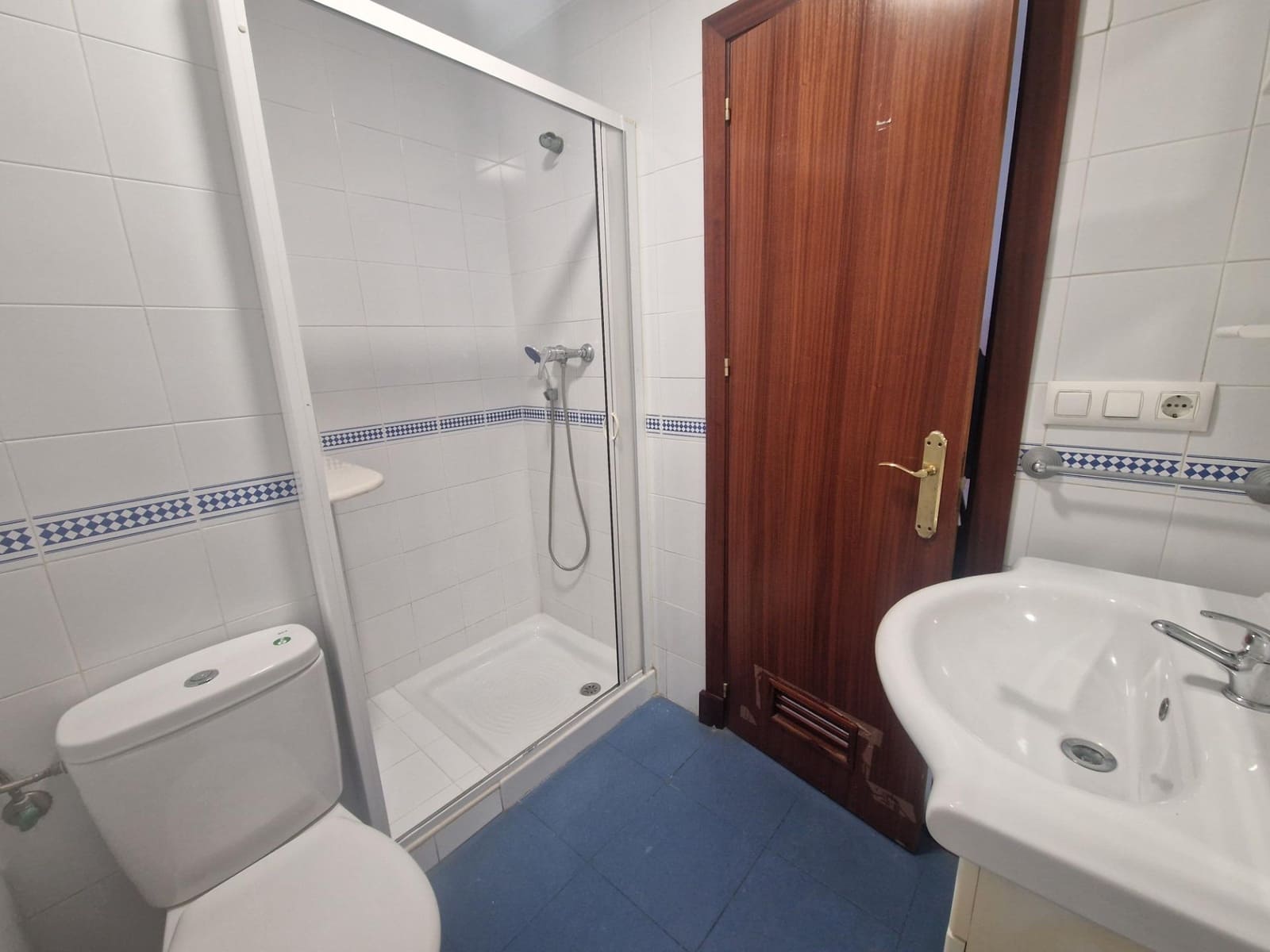 3 slaapkamer Flat te huur in Chiclana de la Frontera met garage - € 800 (Ref: 9811552)
