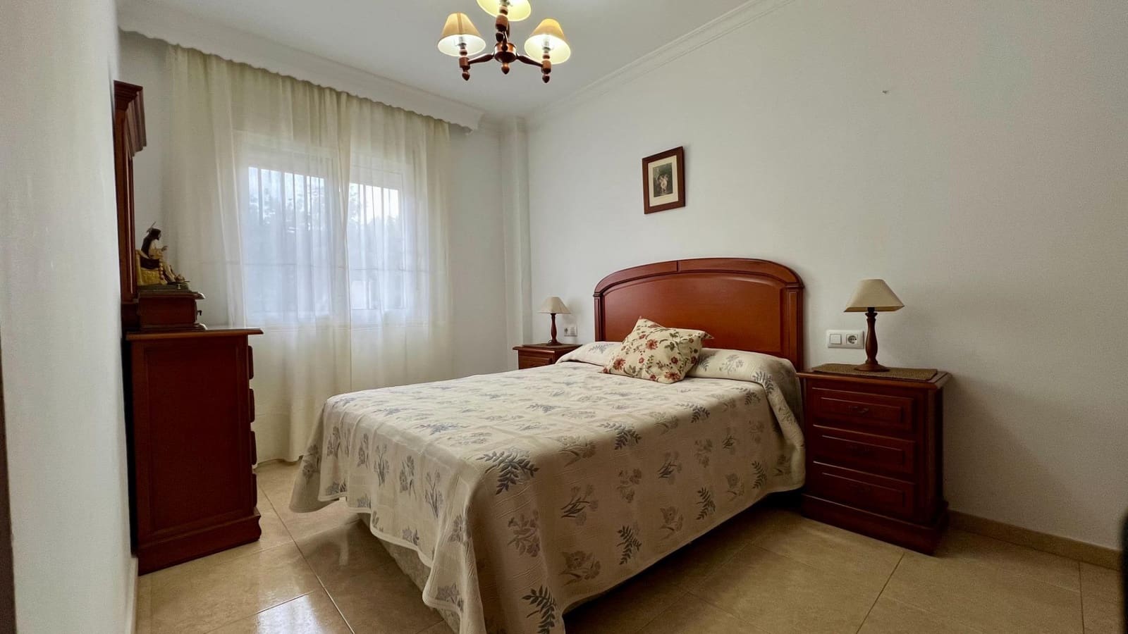 4 bedroom Flat for sale in Chiclana de la Frontera - € 230,000 (Ref: 9820475)