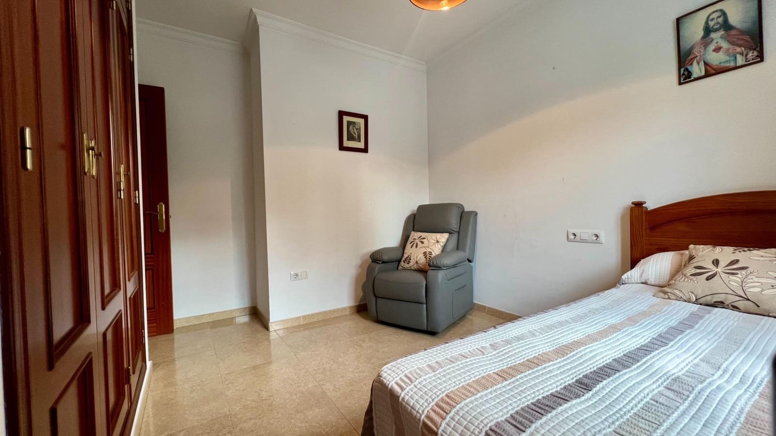 4 bedroom Flat for sale in Chiclana de la Frontera - € 230,000 (Ref: 9820475)