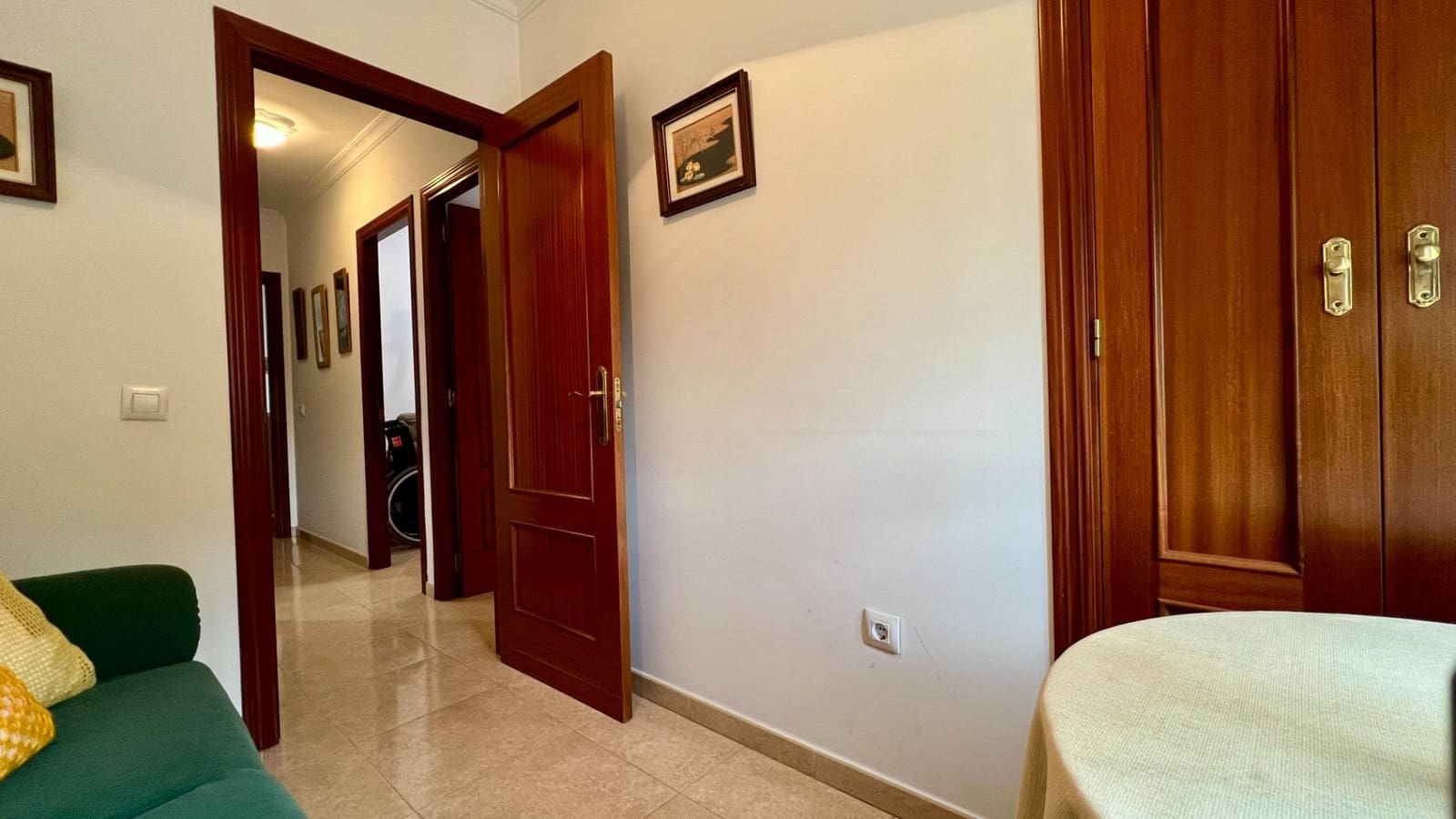 4 bedroom Flat for sale in Chiclana de la Frontera - € 230,000 (Ref: 9820475)