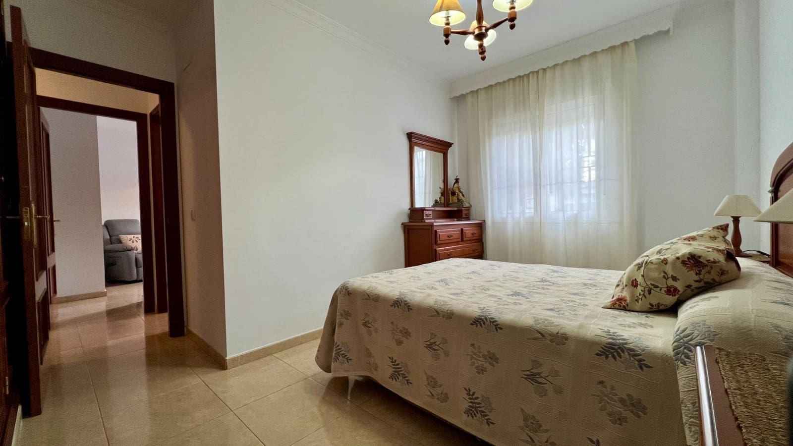 4 bedroom Flat for sale in Chiclana de la Frontera - € 230,000 (Ref: 9820475)