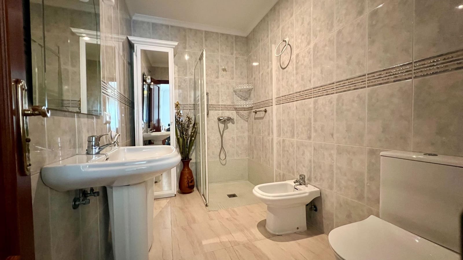 4 bedroom Flat for sale in Chiclana de la Frontera - € 230,000 (Ref: 9820475)