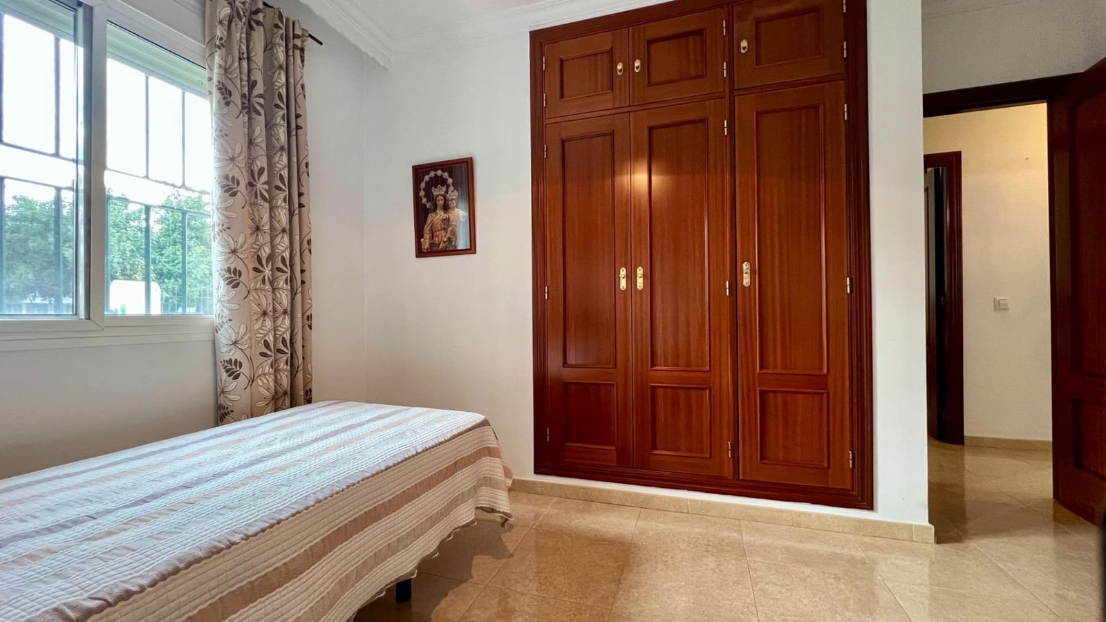 4 bedroom Flat for sale in Chiclana de la Frontera - € 230,000 (Ref: 9820475)