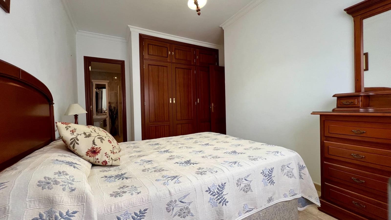 4 bedroom Flat for sale in Chiclana de la Frontera - € 230,000 (Ref: 9820475)