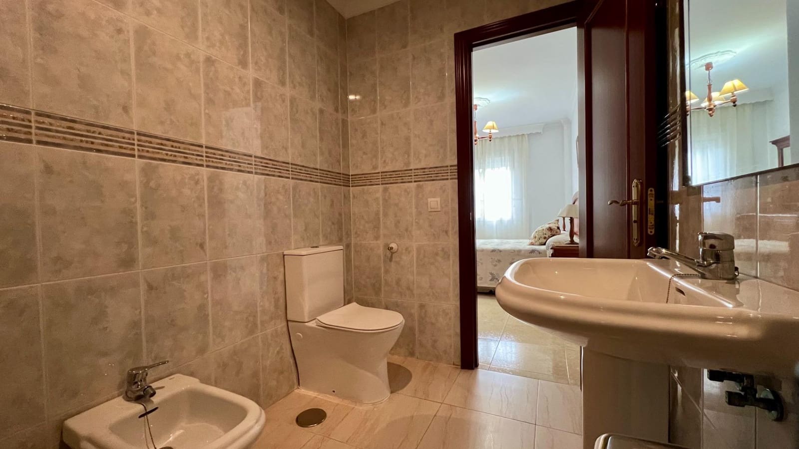 4 bedroom Flat for sale in Chiclana de la Frontera - € 230,000 (Ref: 9820475)