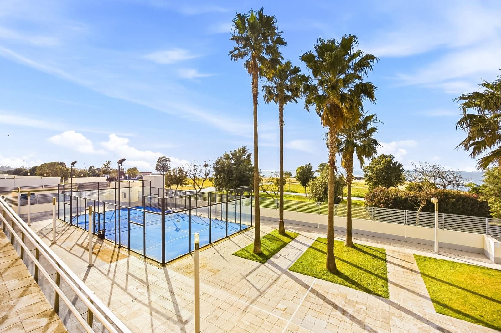 3 bedroom Flat for sale in San Fernando with pool garage - € 365,000 (Ref: 9820477)