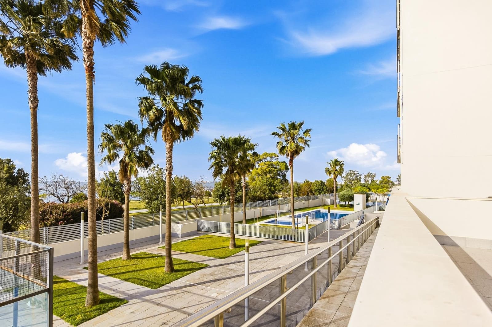 3 bedroom Flat for sale in San Fernando with pool garage - € 365,000 (Ref: 9820477)