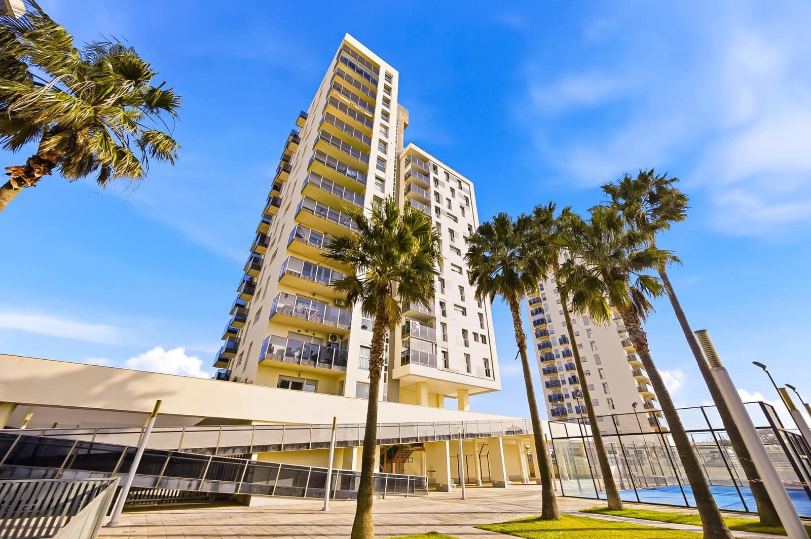3 bedroom Flat for sale in San Fernando with pool garage - € 365,000 (Ref: 9820477)