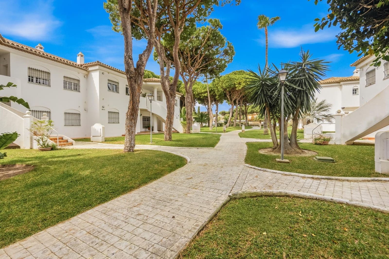 2 bedroom Apartment for sale in Chiclana de la Frontera with garage - € 265,000 (Ref: 9820478)