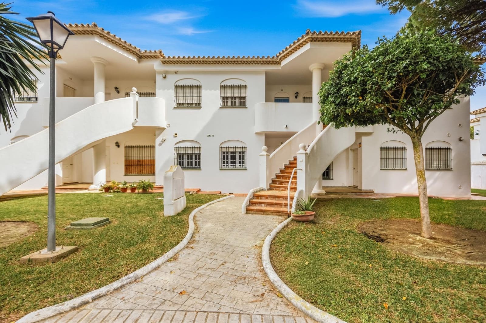 2 bedroom Apartment for sale in Chiclana de la Frontera with garage - € 265,000 (Ref: 9820478)