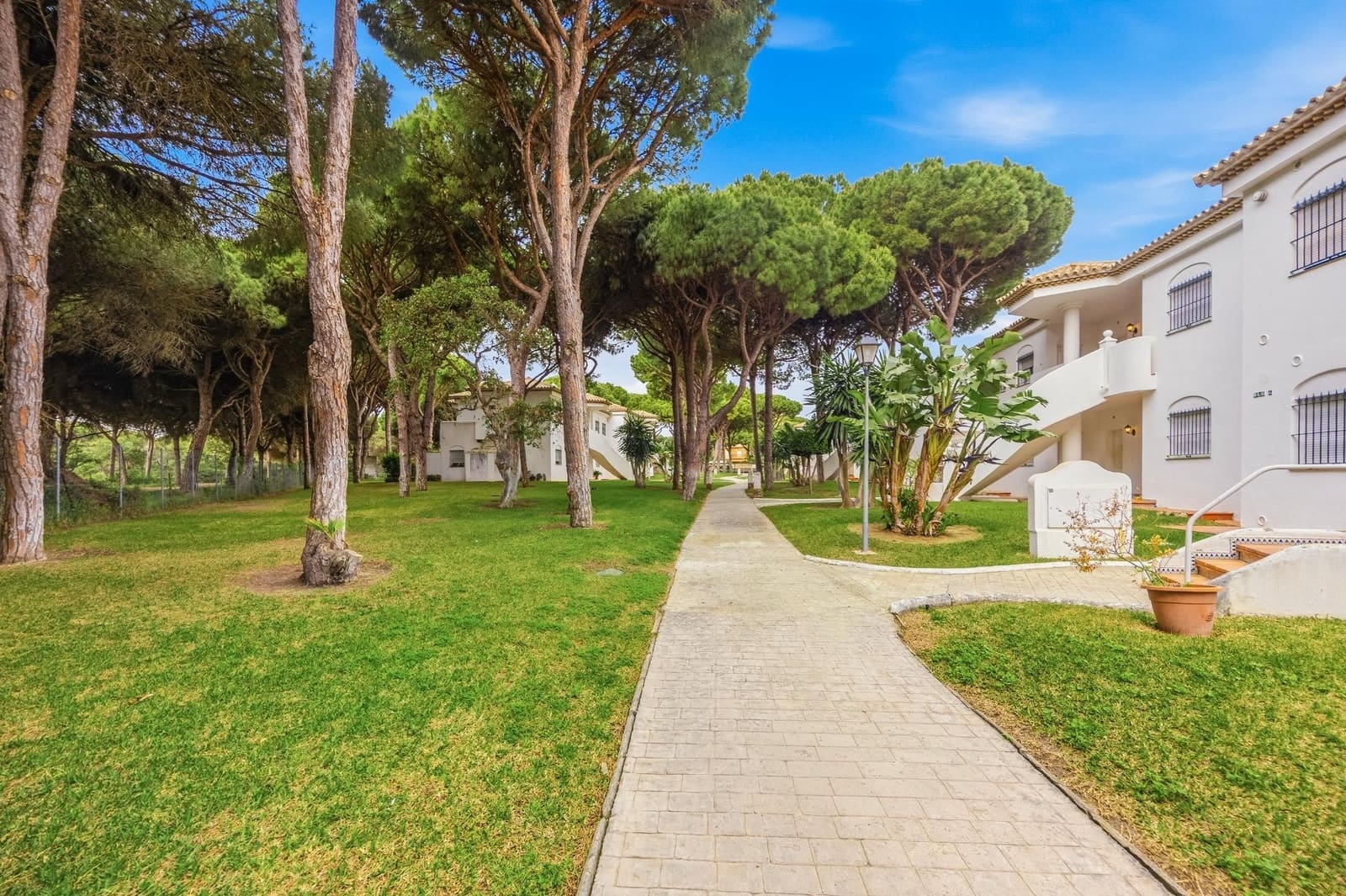 2 bedroom Apartment for sale in Chiclana de la Frontera with garage - € 265,000 (Ref: 9820478)