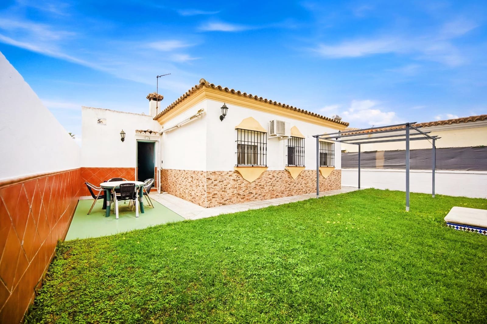 3 soveværelse Villa til salg i Chiclana de la Frontera med swimmingpool - € 389.990 (Ref: 9820480)