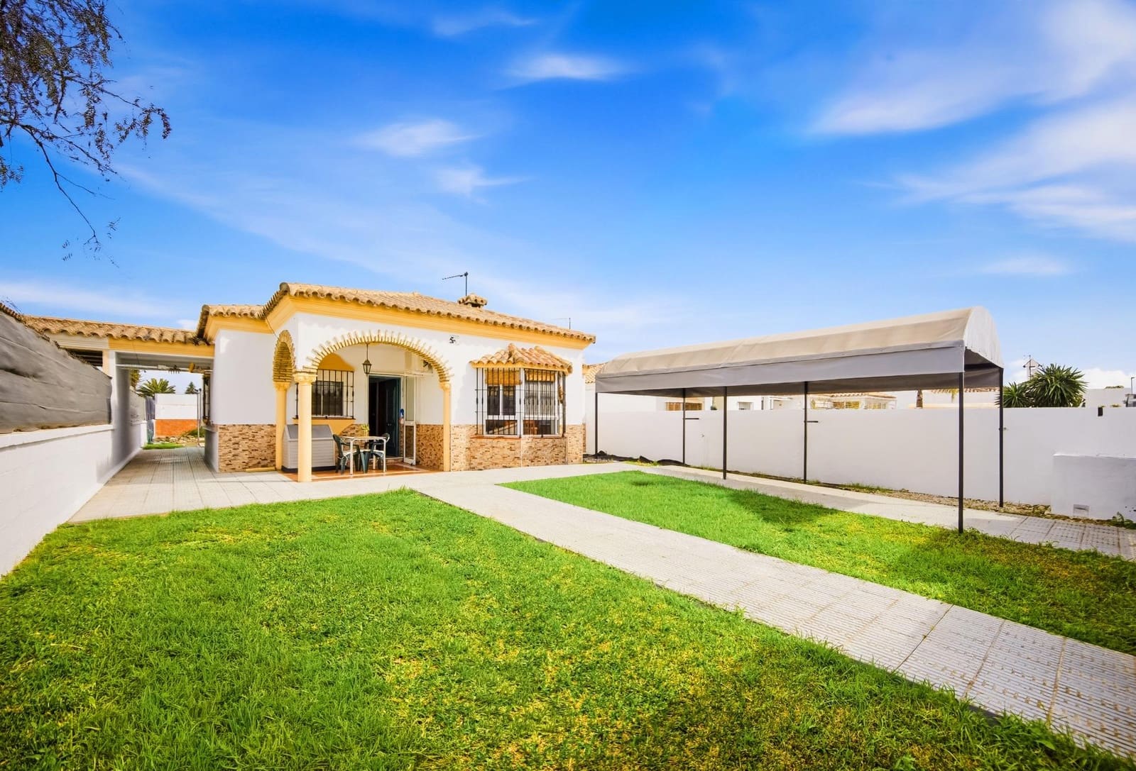 3 soveværelse Villa til salg i Chiclana de la Frontera med swimmingpool - € 389.990 (Ref: 9820480)