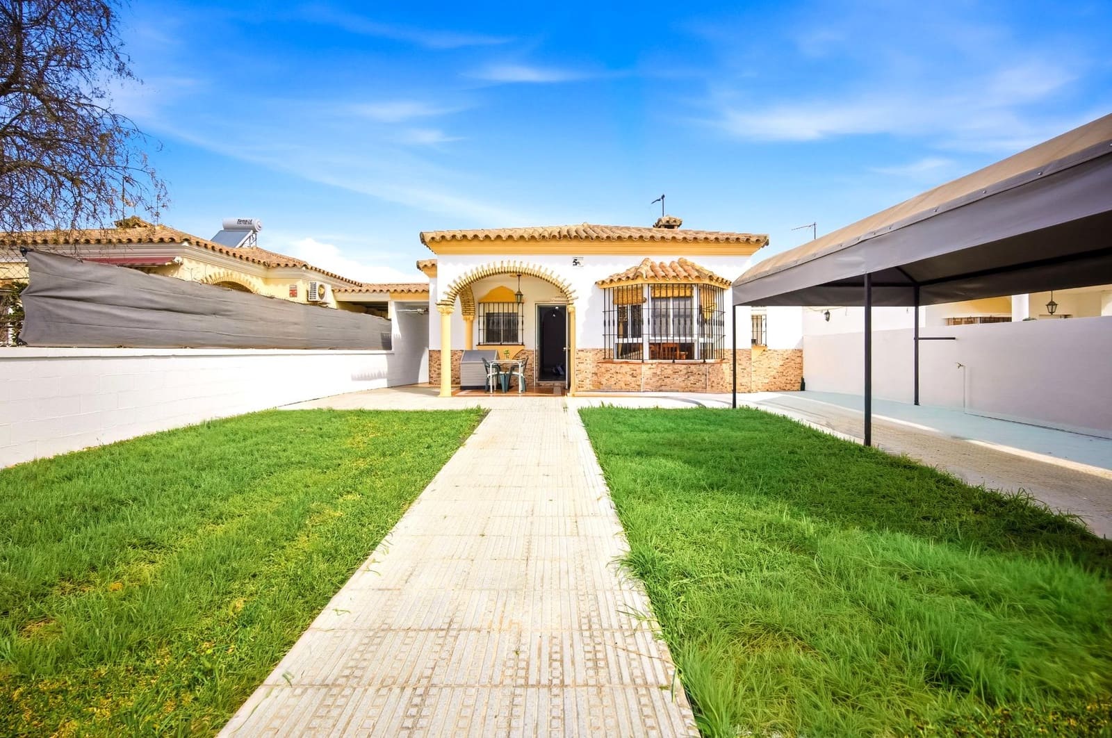 3 soveværelse Villa til salg i Chiclana de la Frontera med swimmingpool - € 389.990 (Ref: 9820480)