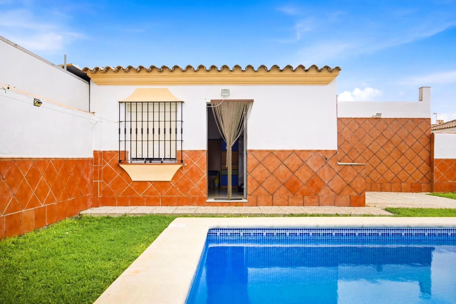 3 soveværelse Villa til salg i Chiclana de la Frontera med swimmingpool - € 389.990 (Ref: 9820480)
