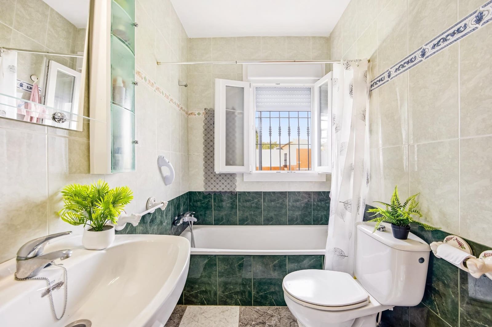 3 soveværelse Villa til salg i Chiclana de la Frontera med swimmingpool - € 389.990 (Ref: 9820480)
