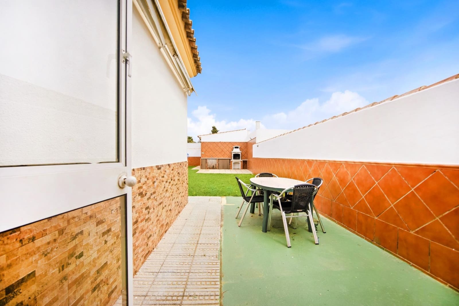 3 soveværelse Villa til salg i Chiclana de la Frontera med swimmingpool - € 389.990 (Ref: 9820480)
