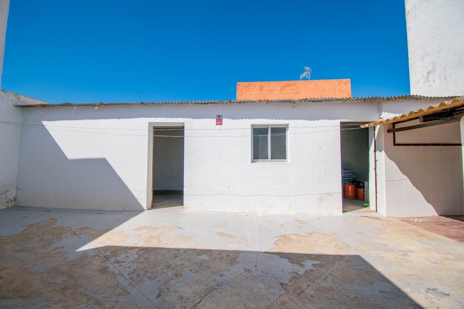 2 bedroom Townhouse for sale in Chiclana de la Frontera - € 196,900 (Ref: 9831321)