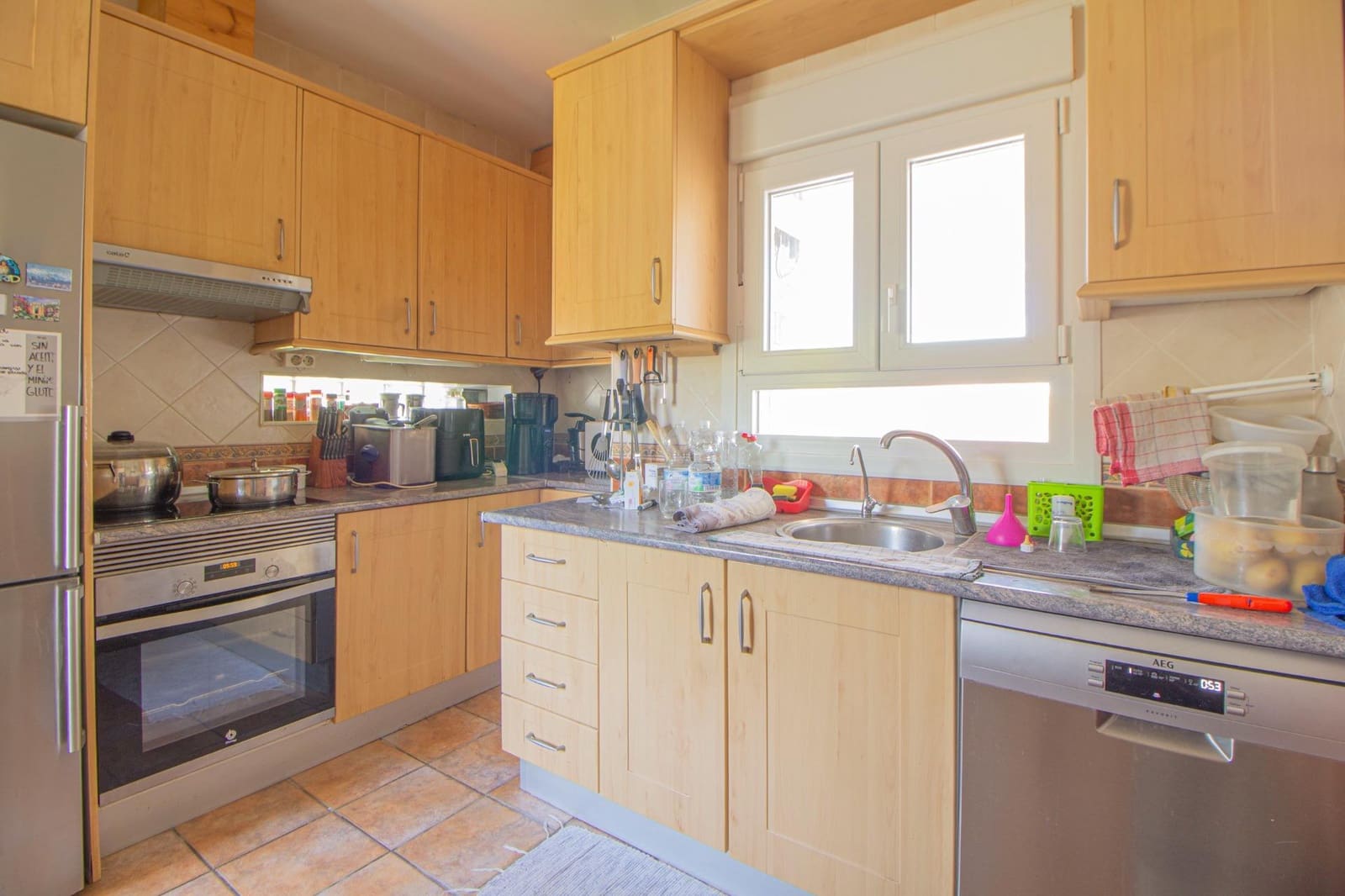 5 bedroom Villa for sale in Novo Sancti Petri with garage - € 249,990 (Ref: 9861849)