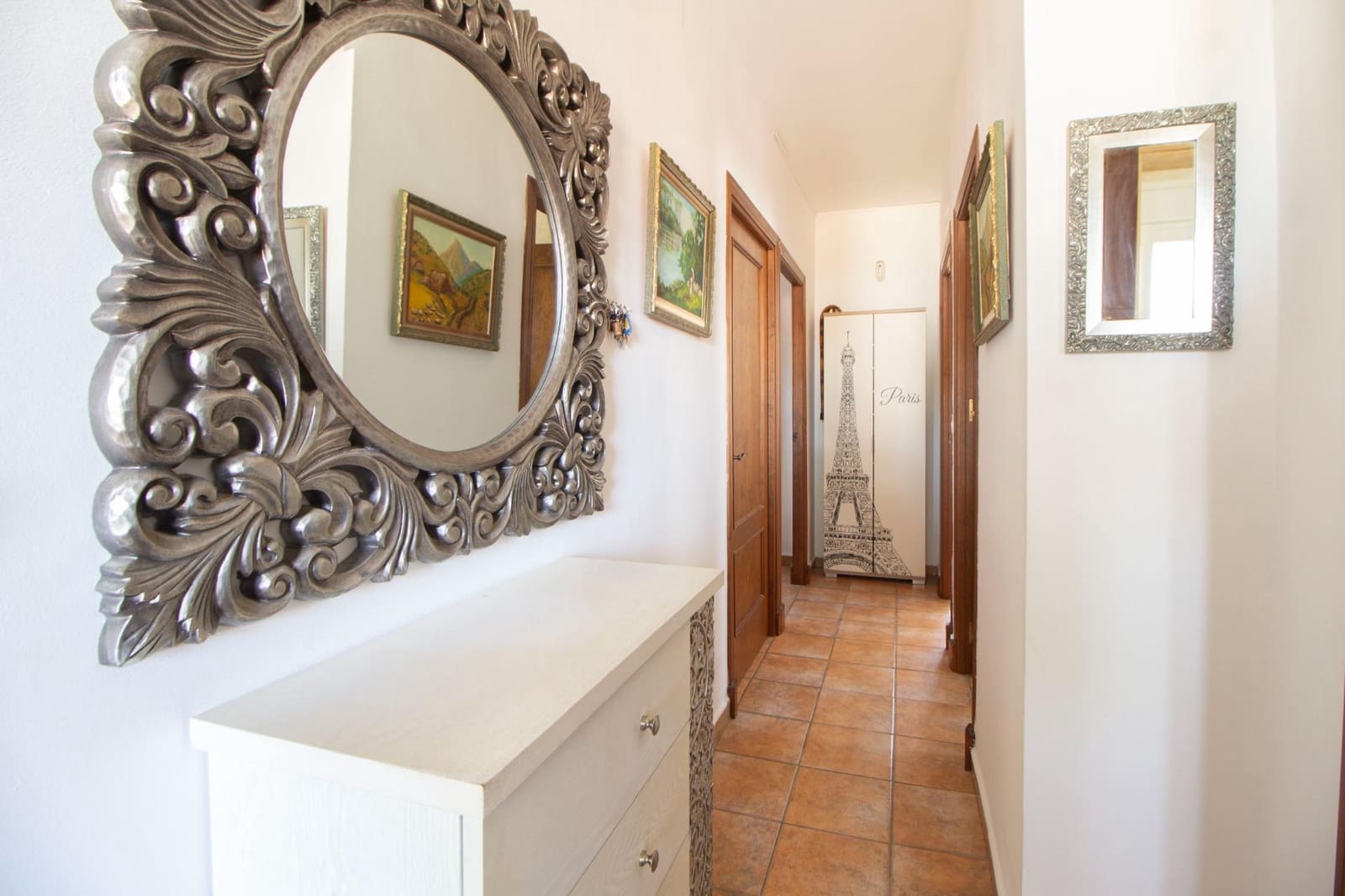 5 bedroom Villa for sale in Novo Sancti Petri with garage - € 249,990 (Ref: 9861849)