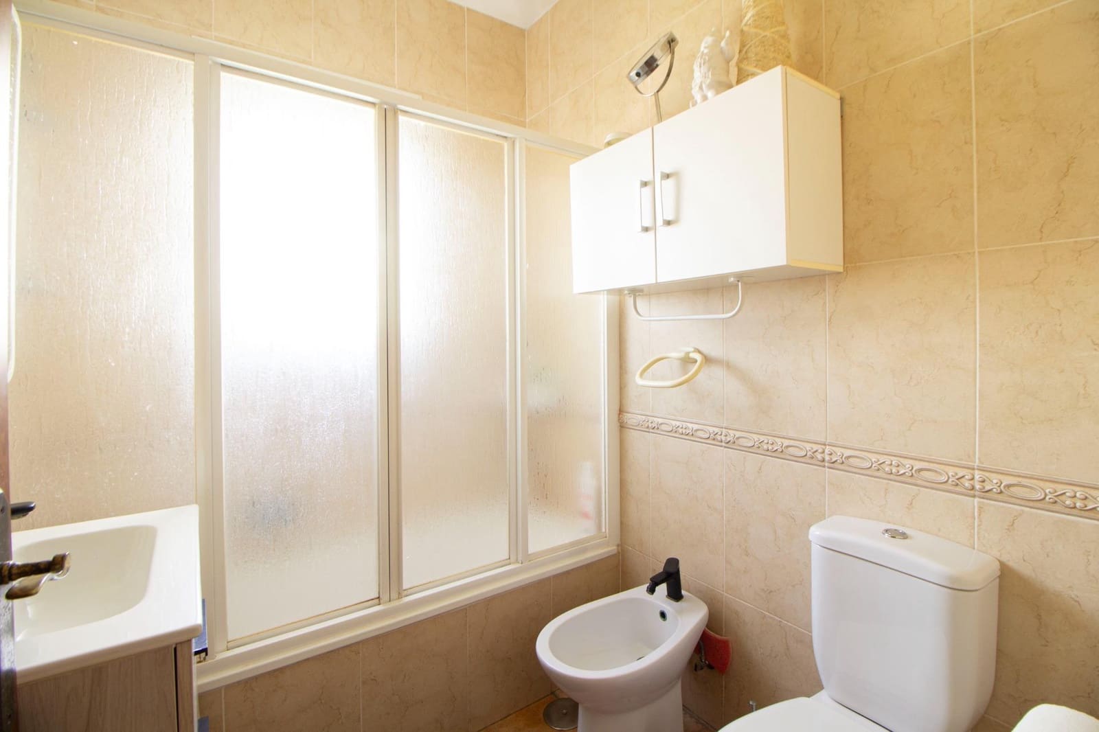 5 bedroom Villa for sale in Novo Sancti Petri with garage - € 249,990 (Ref: 9861849)