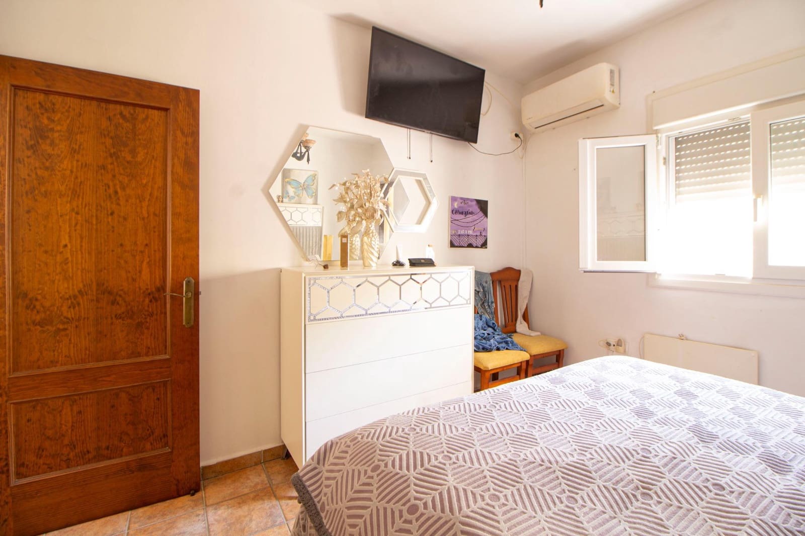 5 bedroom Villa for sale in Novo Sancti Petri with garage - € 249,990 (Ref: 9861849)