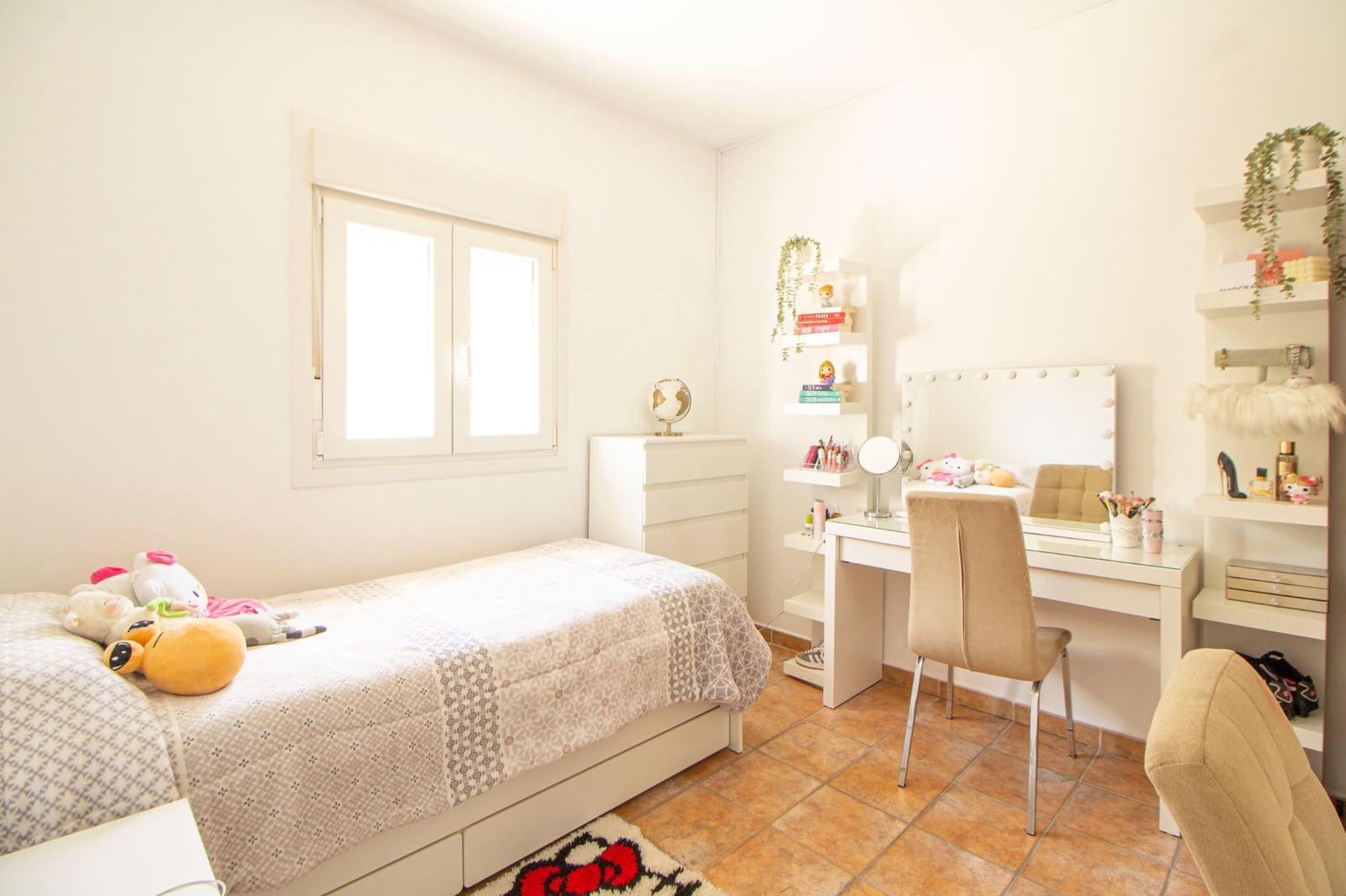 5 bedroom Villa for sale in Novo Sancti Petri with garage - € 249,990 (Ref: 9861849)
