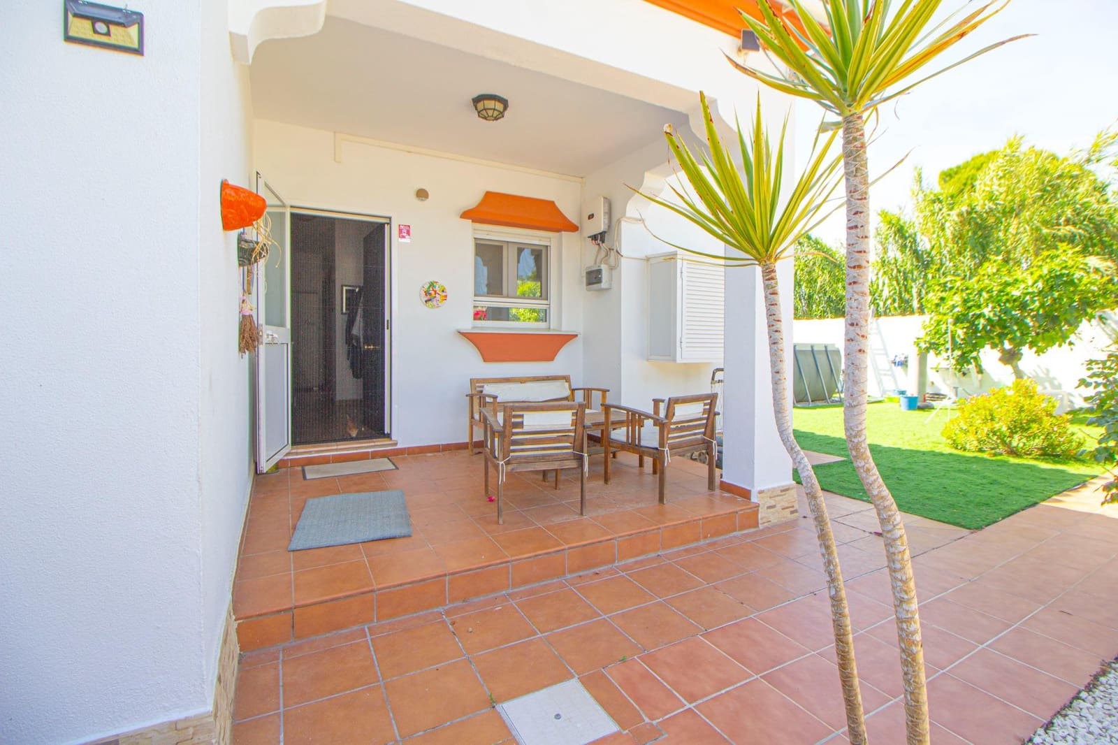 5 bedroom Villa for sale in Novo Sancti Petri with garage - € 249,990 (Ref: 9861849)