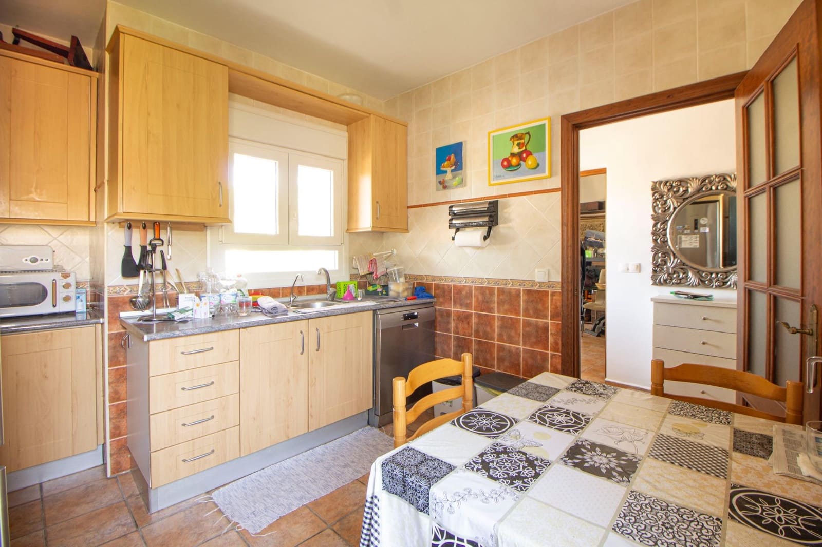 5 bedroom Villa for sale in Novo Sancti Petri with garage - € 249,990 (Ref: 9861849)