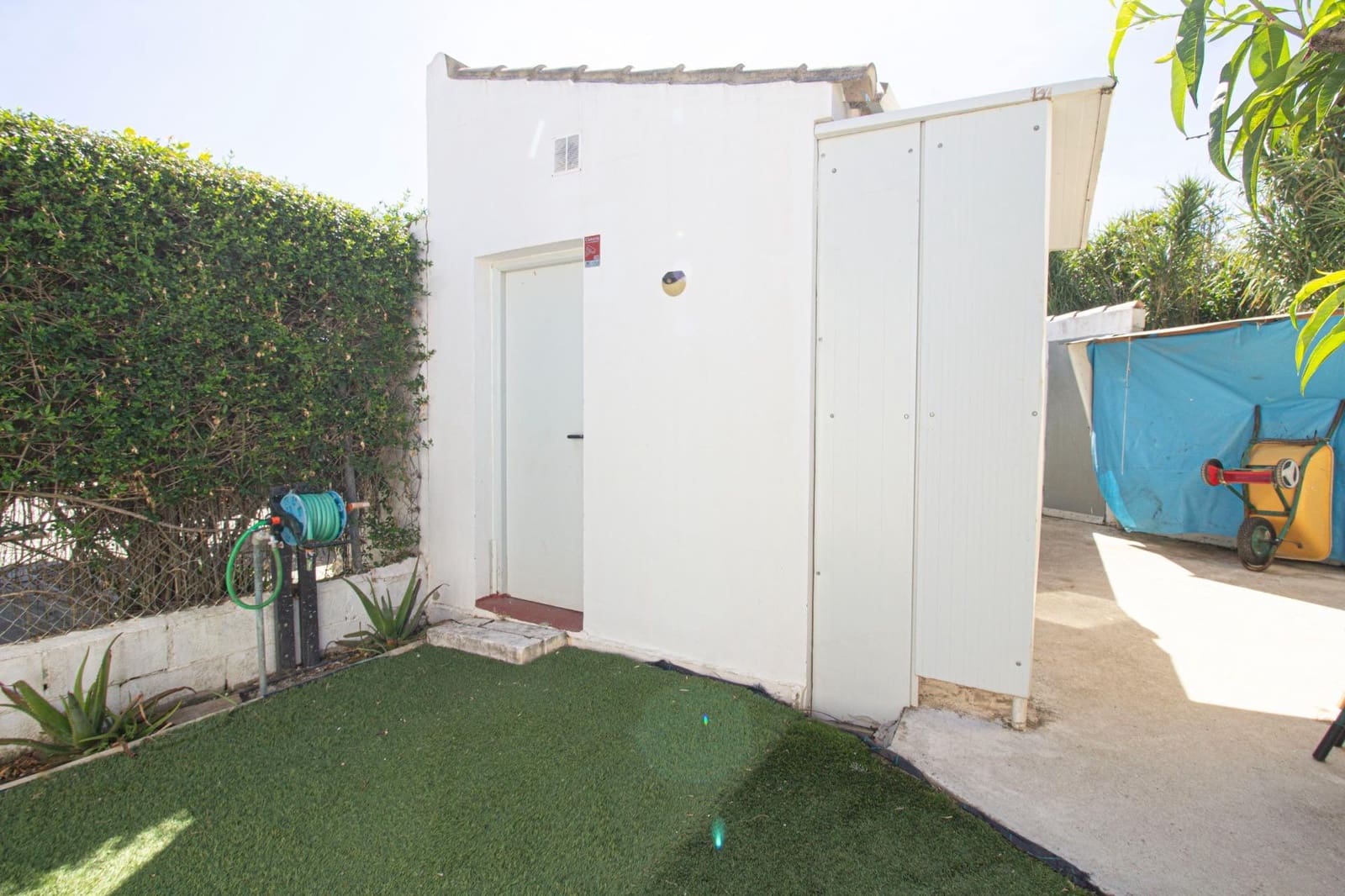 5 bedroom Villa for sale in Novo Sancti Petri with garage - € 249,990 (Ref: 9861849)