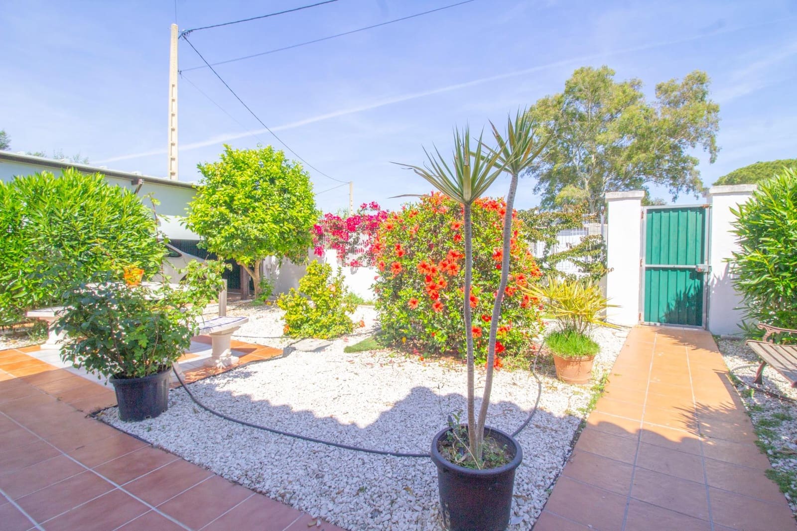5 bedroom Villa for sale in Novo Sancti Petri with garage - € 249,990 (Ref: 9861849)
