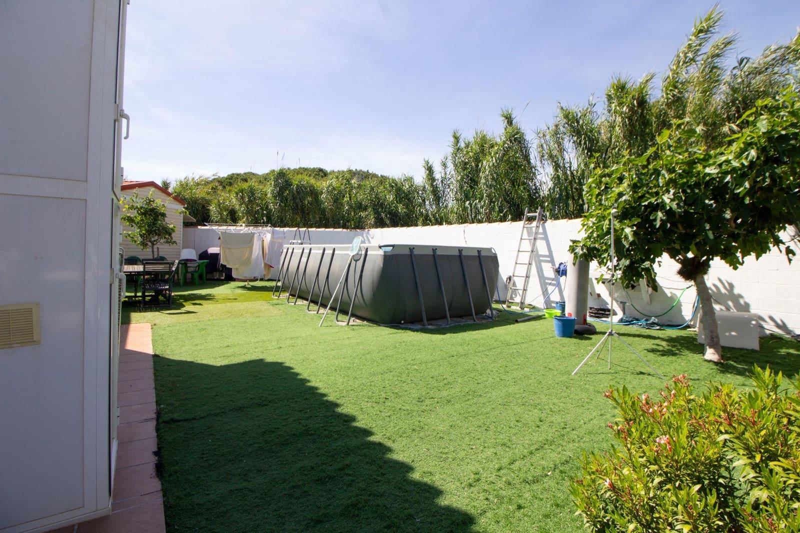 5 bedroom Villa for sale in Novo Sancti Petri with garage - € 249,990 (Ref: 9861849)