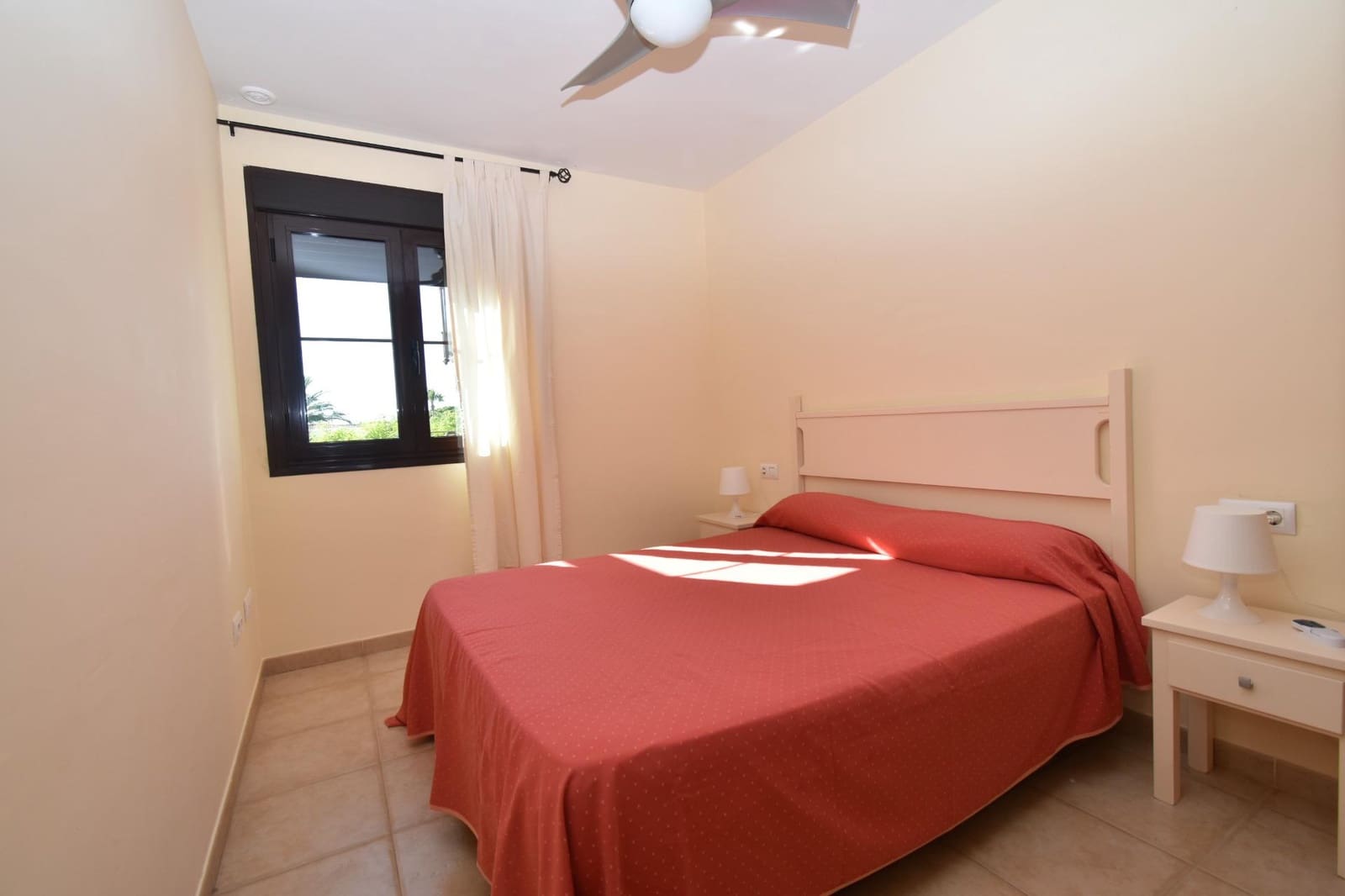 2 slaapkamer Penthouse te koop in La Barrosa met zwembad - € 299.000 (Ref: 9876379)