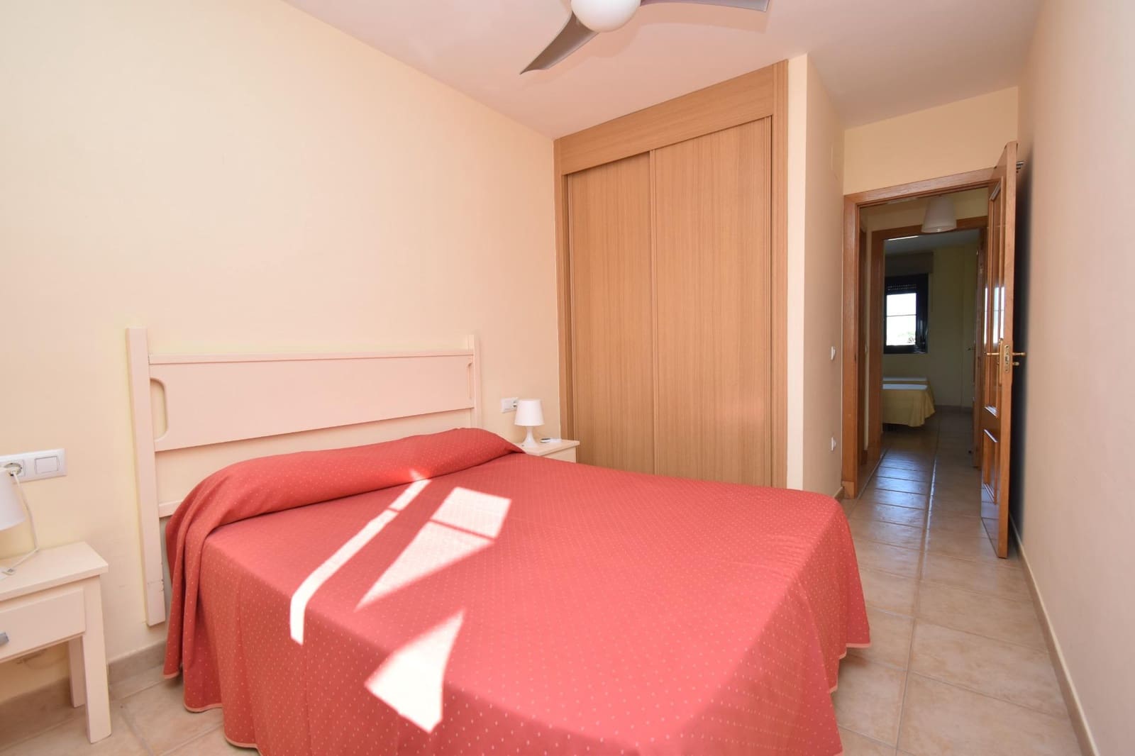 2 slaapkamer Penthouse te koop in La Barrosa met zwembad - € 299.000 (Ref: 9876379)